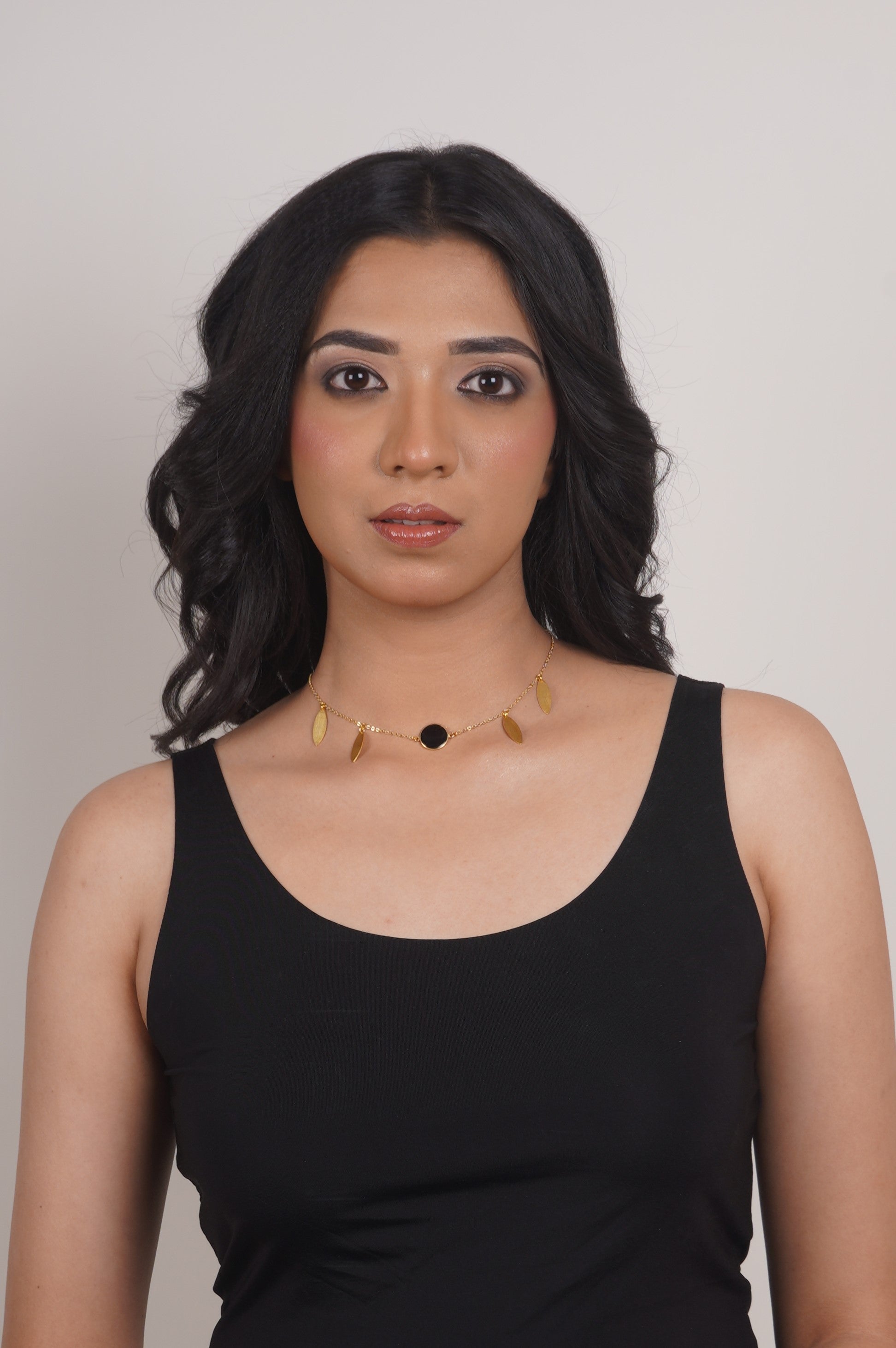 Time to Shine Necklace Set: Gold-Plated Necklace with Onyx & Delicate Gold Leaves