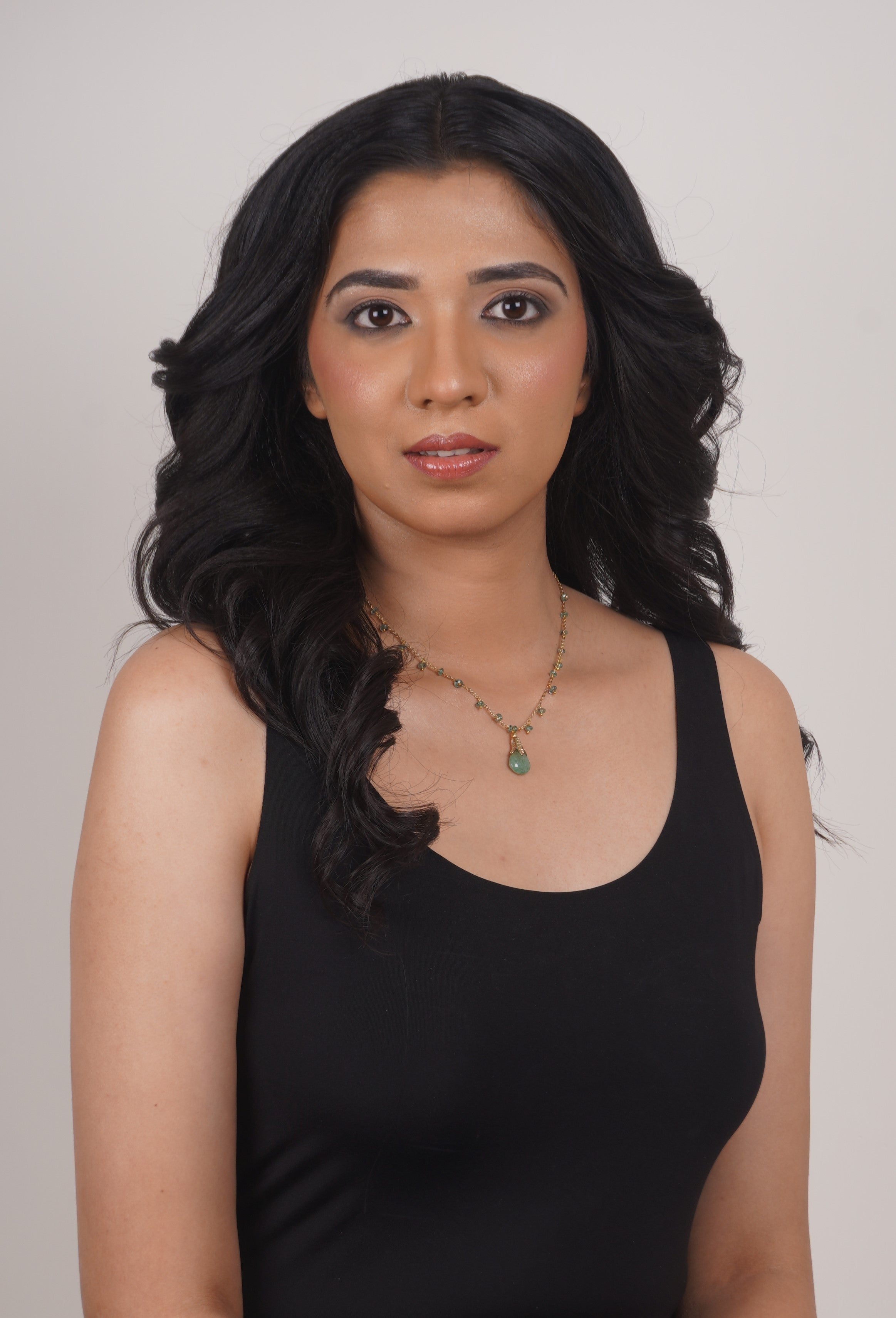 Fine One Necklace: Elegant Emerald with Natural Stones