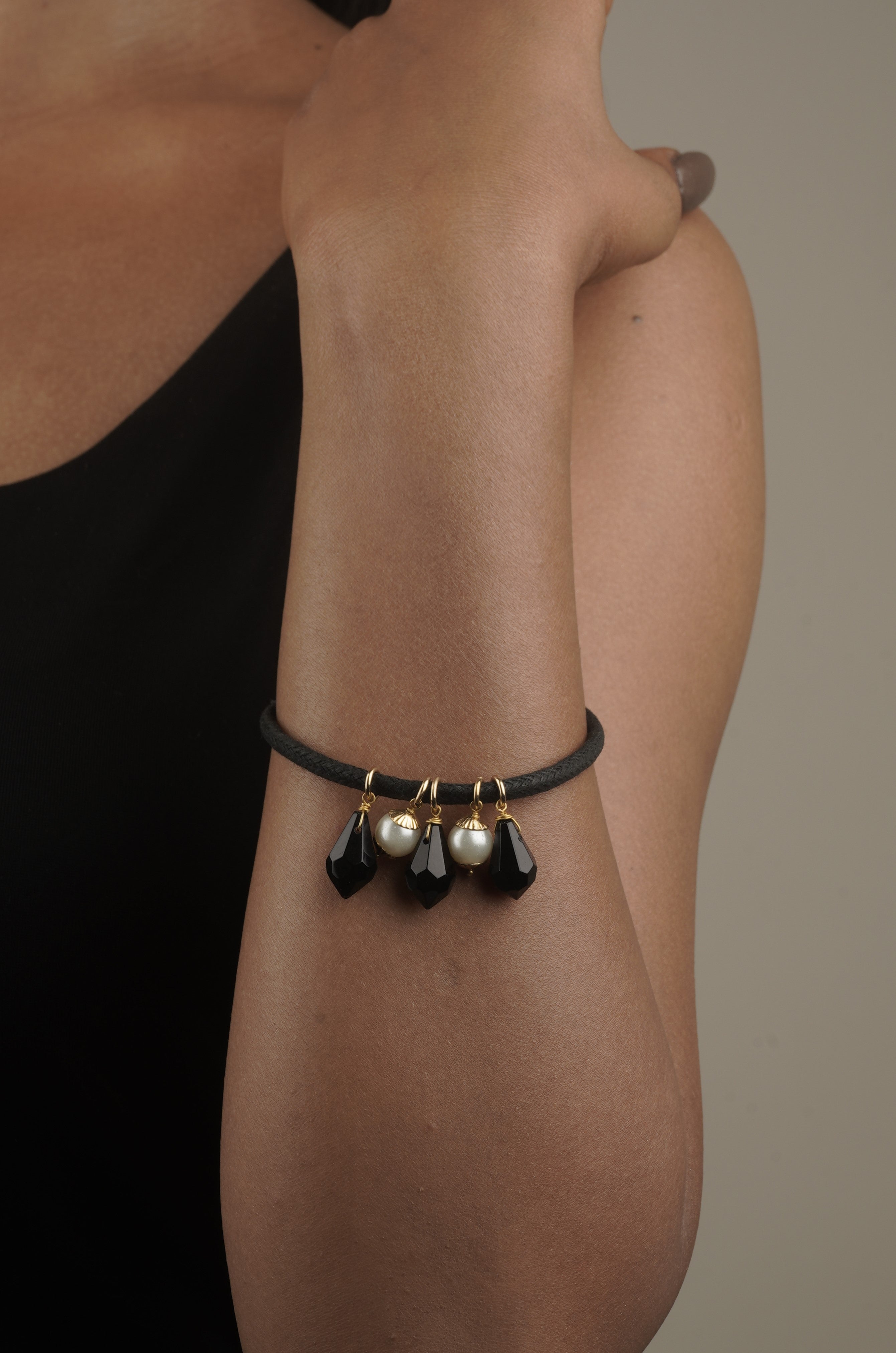 Rakhi Eternal Elegance Necklace in Black Onyx and Pearl 24mm