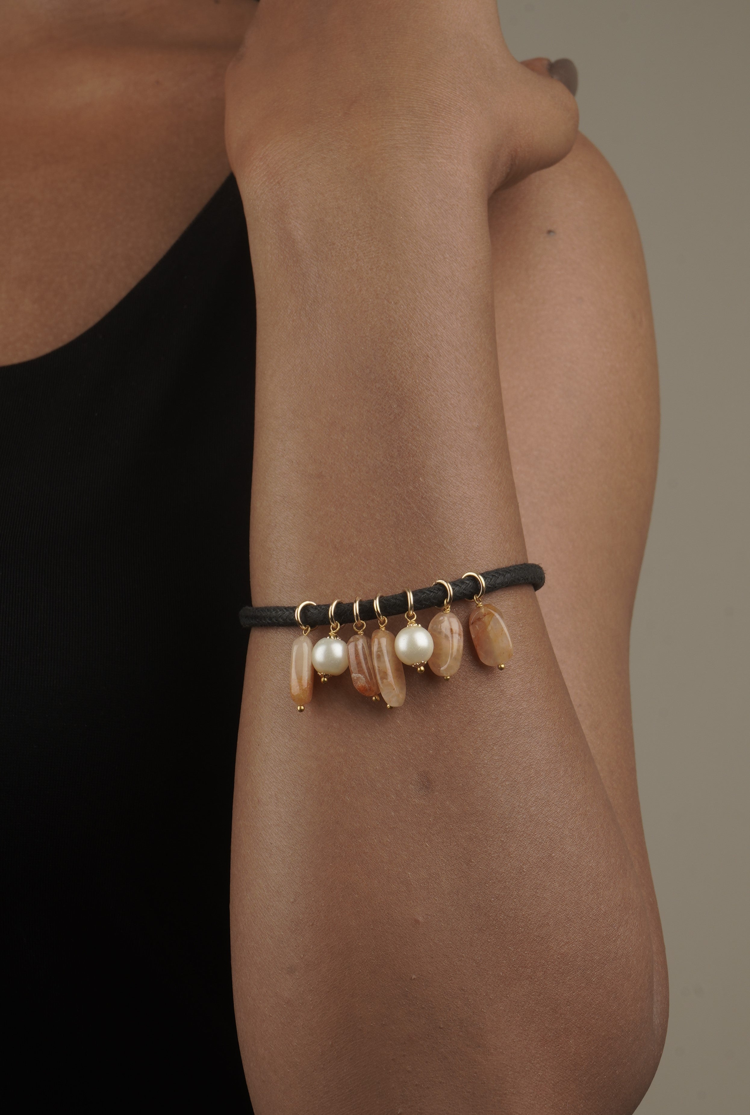 Love bracelet Midnight Elegance in Onyx and Pearl