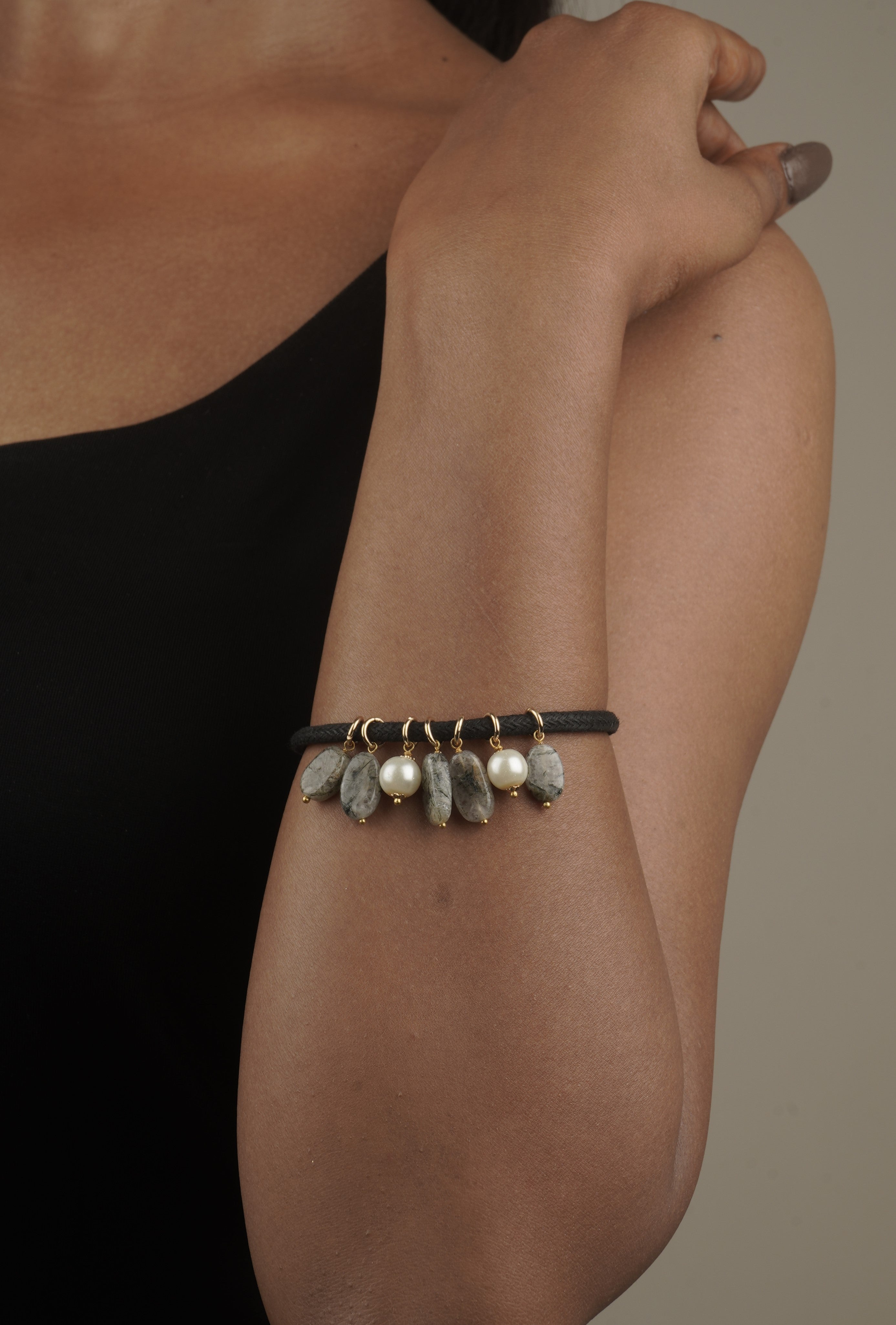 Love bracelet Moonlit Grace in Iolite and Pearl 22mm