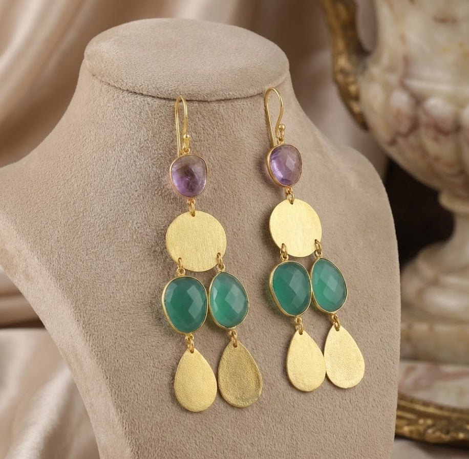 Devi Twin Earrings: Gold-Plated 9 cm Earrings with Onyx Stones