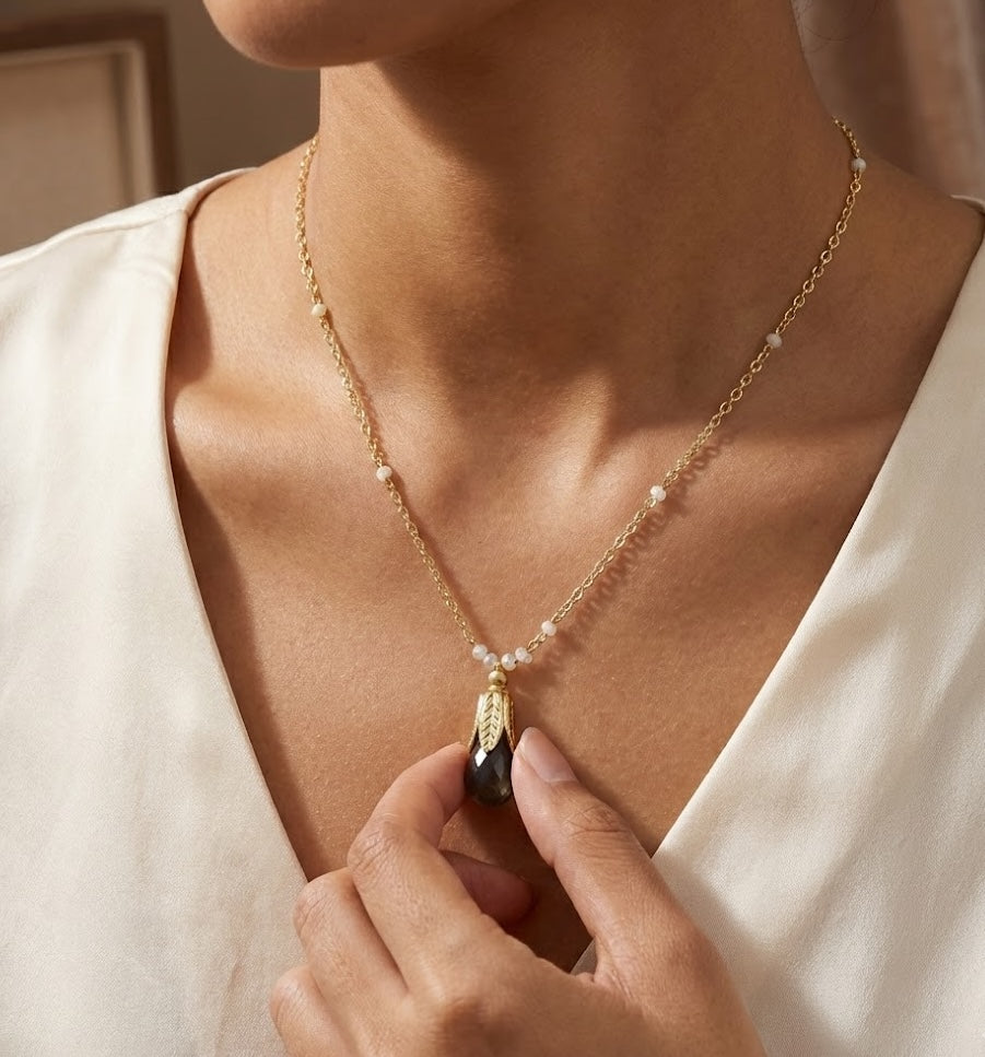 Fine One Necklace - Labradorite Pendant with 24mm Height and 8mm Width