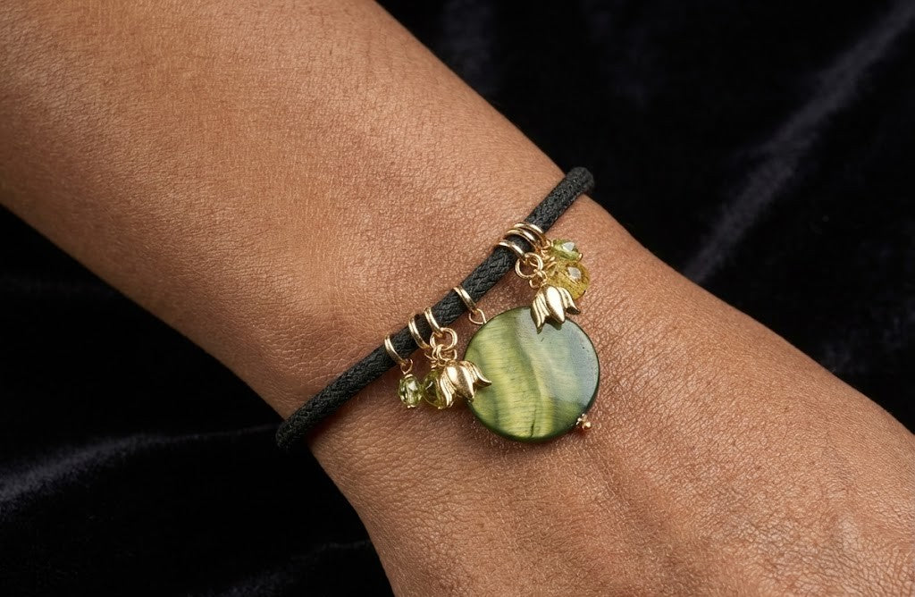 Rakhi Serene Elegance Necklace in Chalcedony and Shell 29mm