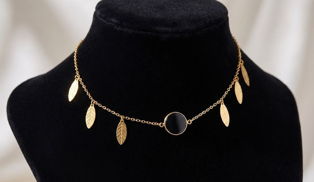 Time to Shine Necklace Set: Gold-Plated Necklace with Onyx & Delicate Gold Leaves