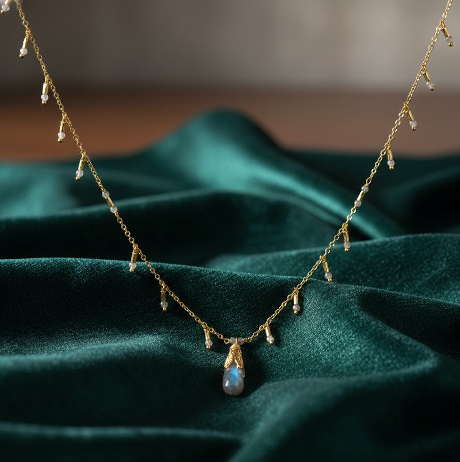 Fine One Necklace: Lightweight Elegance with Labradorite