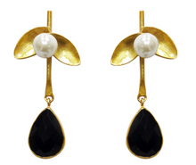Load image into Gallery viewer, Nature onyx earrings

