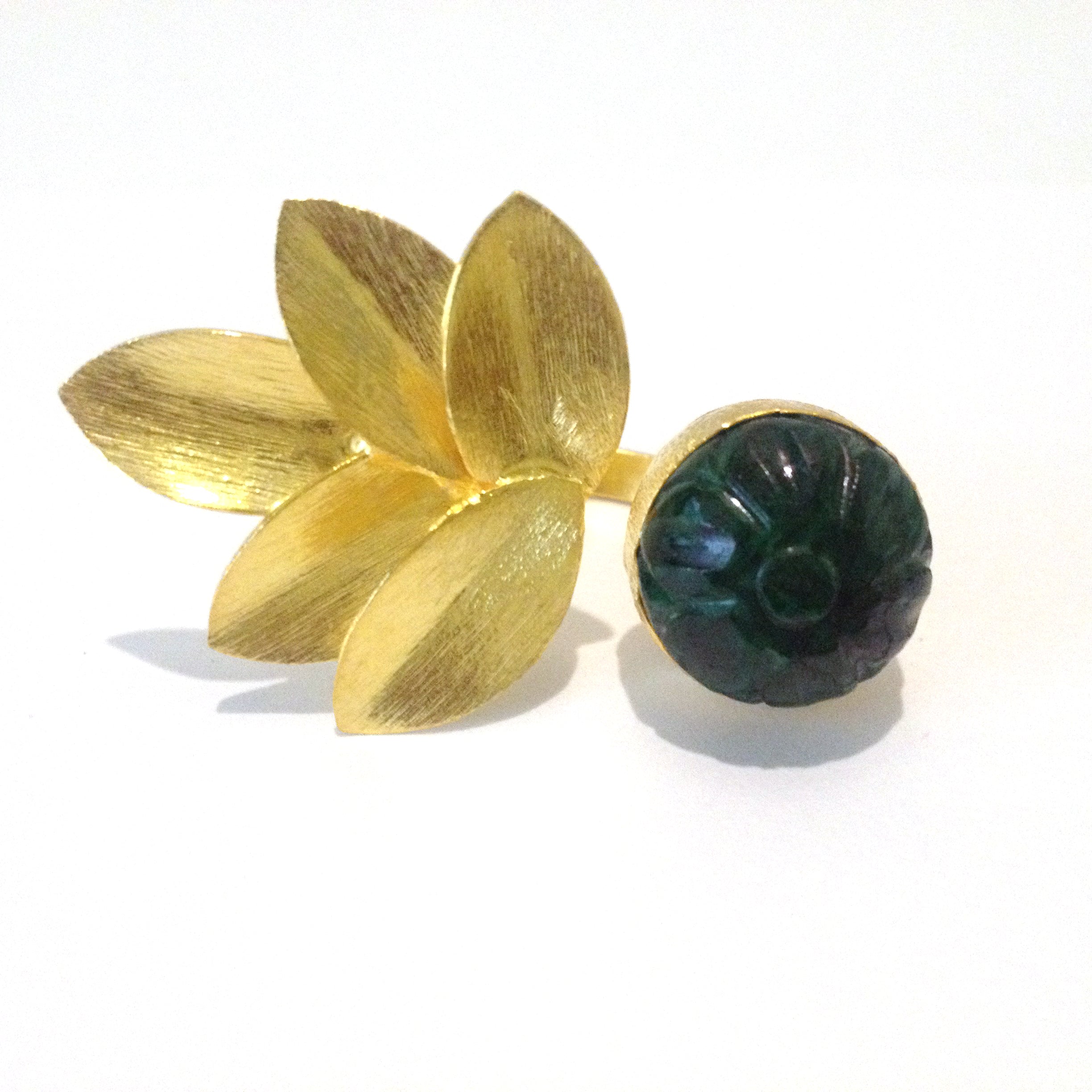 Devi Metal Ring: Gold-Plated Adjustable Ring with Onyx & Elegant Leaf Design