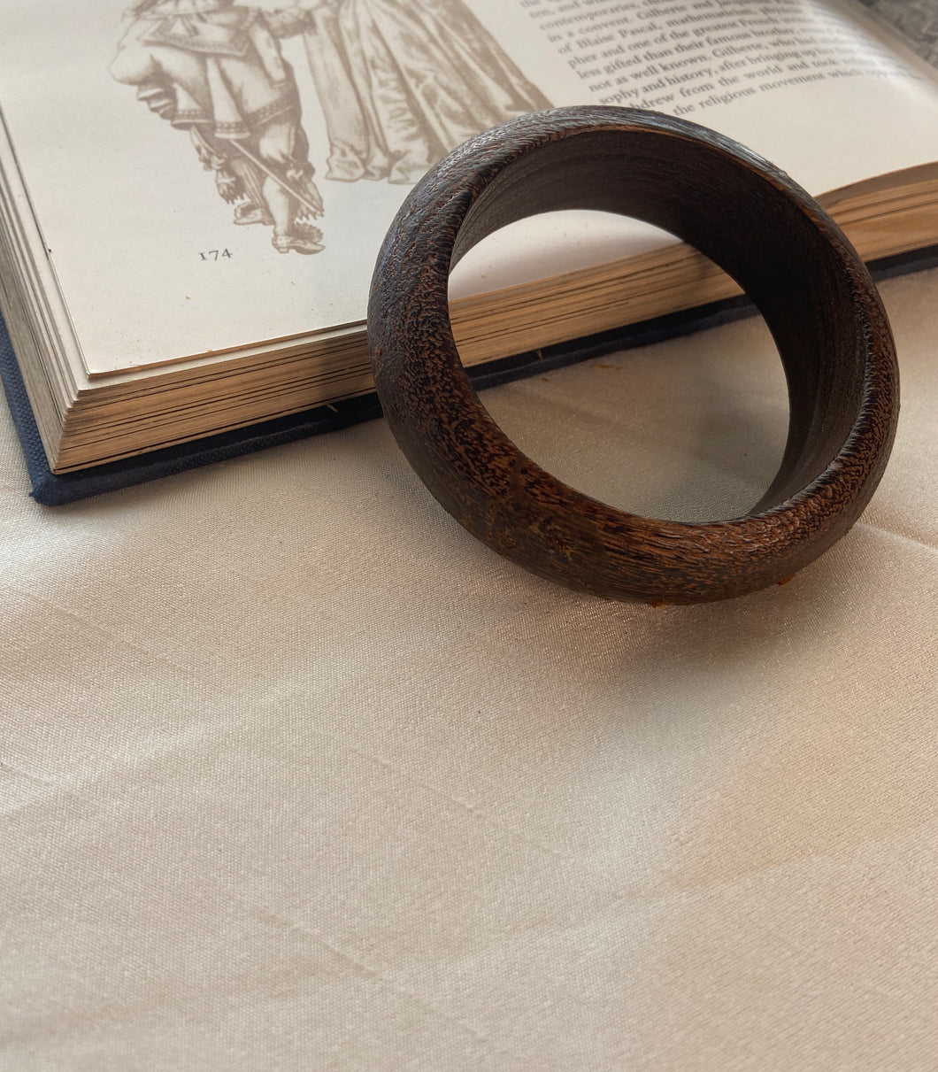 Anvi wooden Bangle