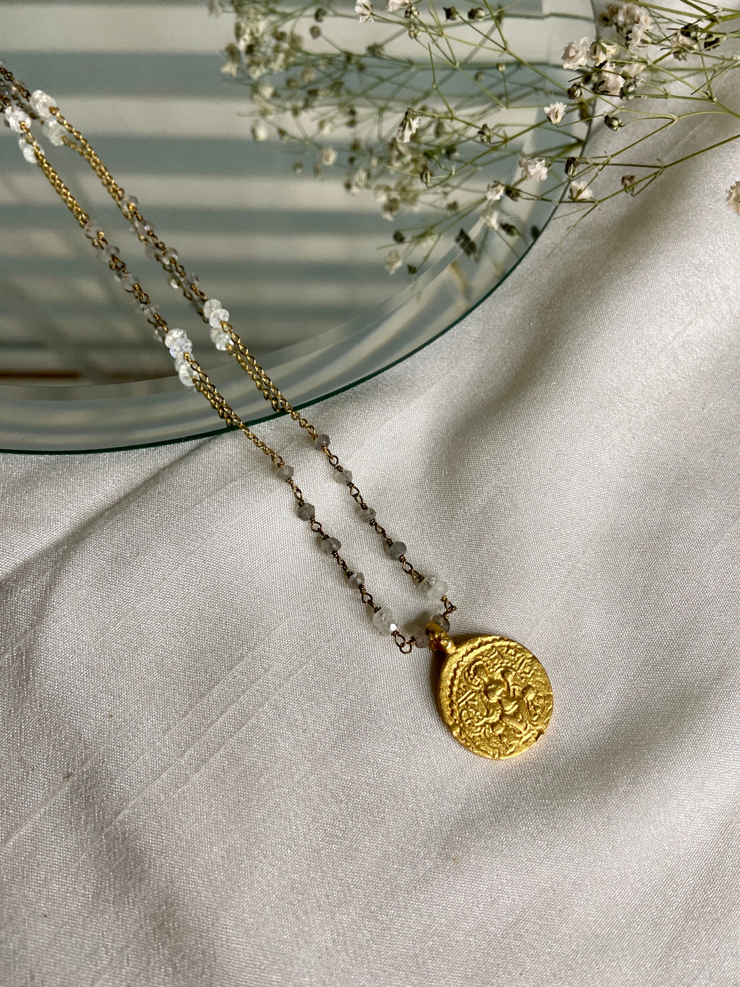 Medallion chain necklace