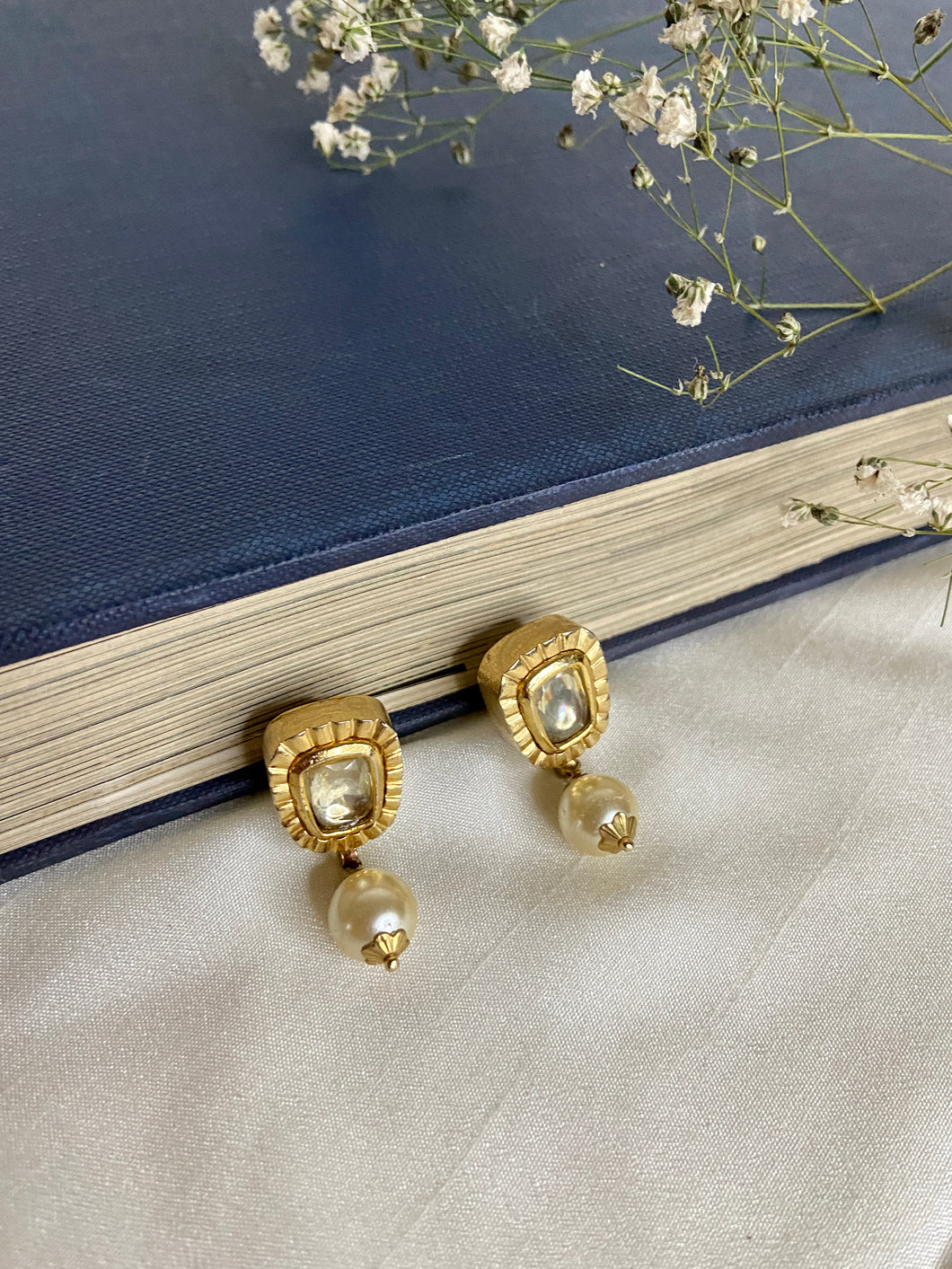 Devlina studs