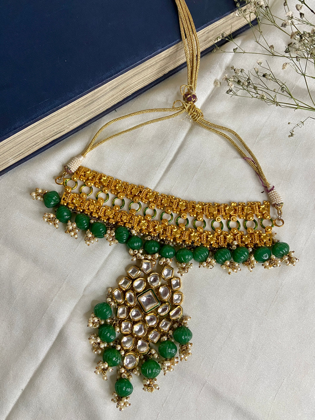 Devina Choker
