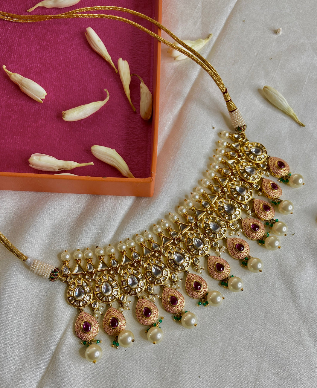 Begum Chokar set