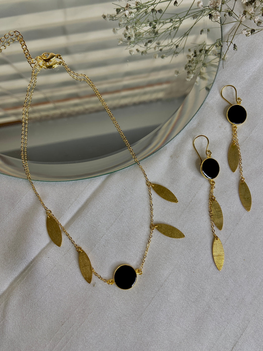 Time to shine necklace set