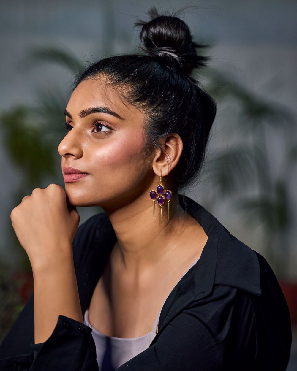 Goli Earrings: 8 cm Gold-Plated Oval Amethyst Earrings